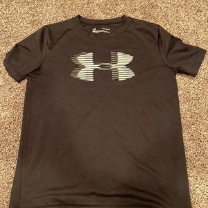 Boys under armour tShirt